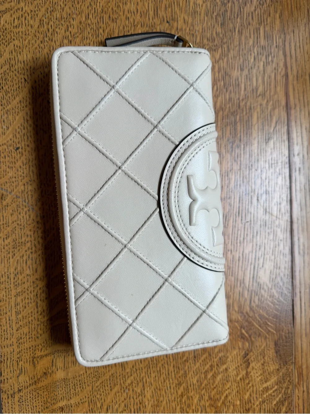 Tory Burch burch wallet logo